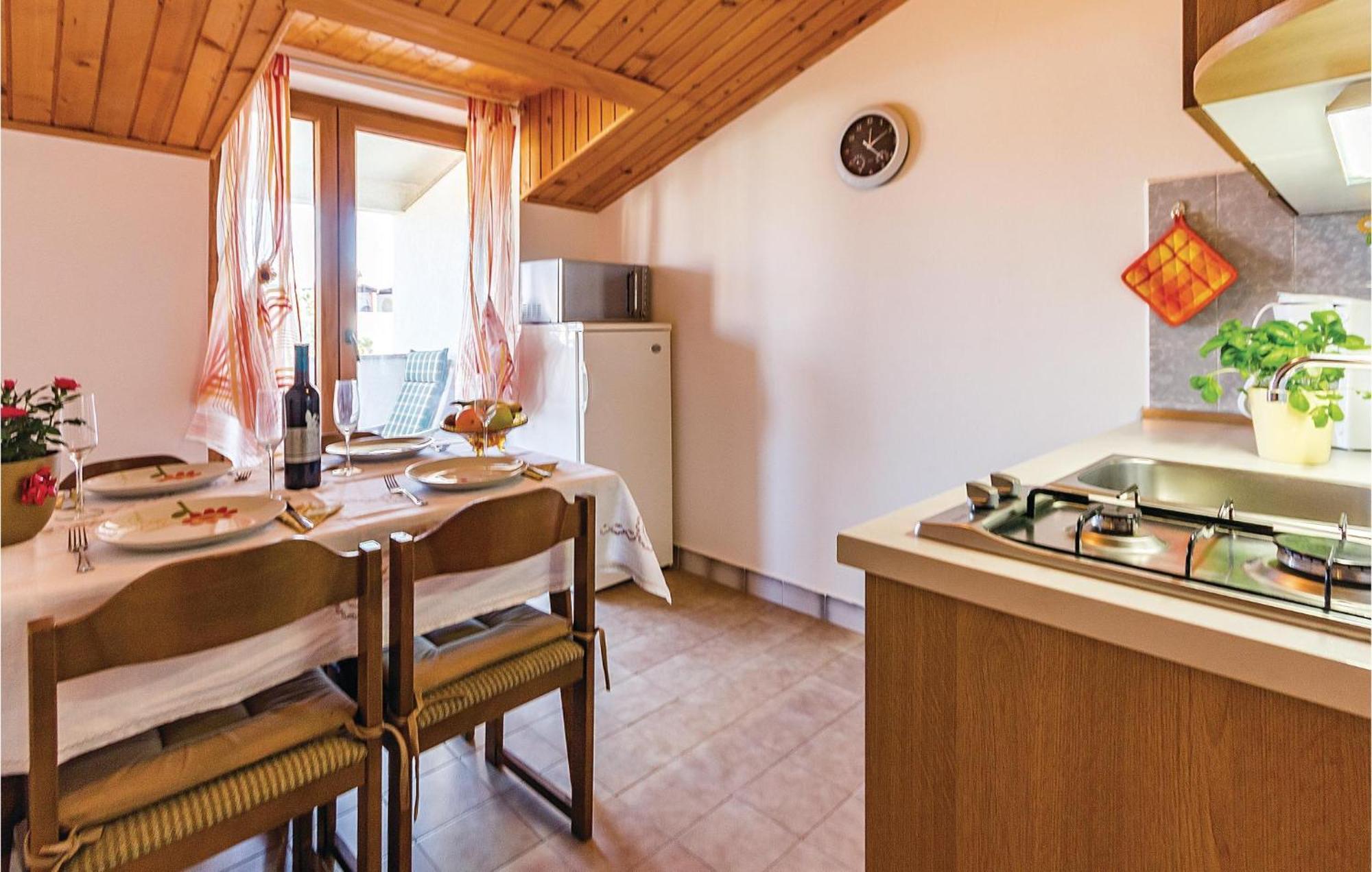 Beautiful Apartment In Pula With Kitchen Eksteriør billede