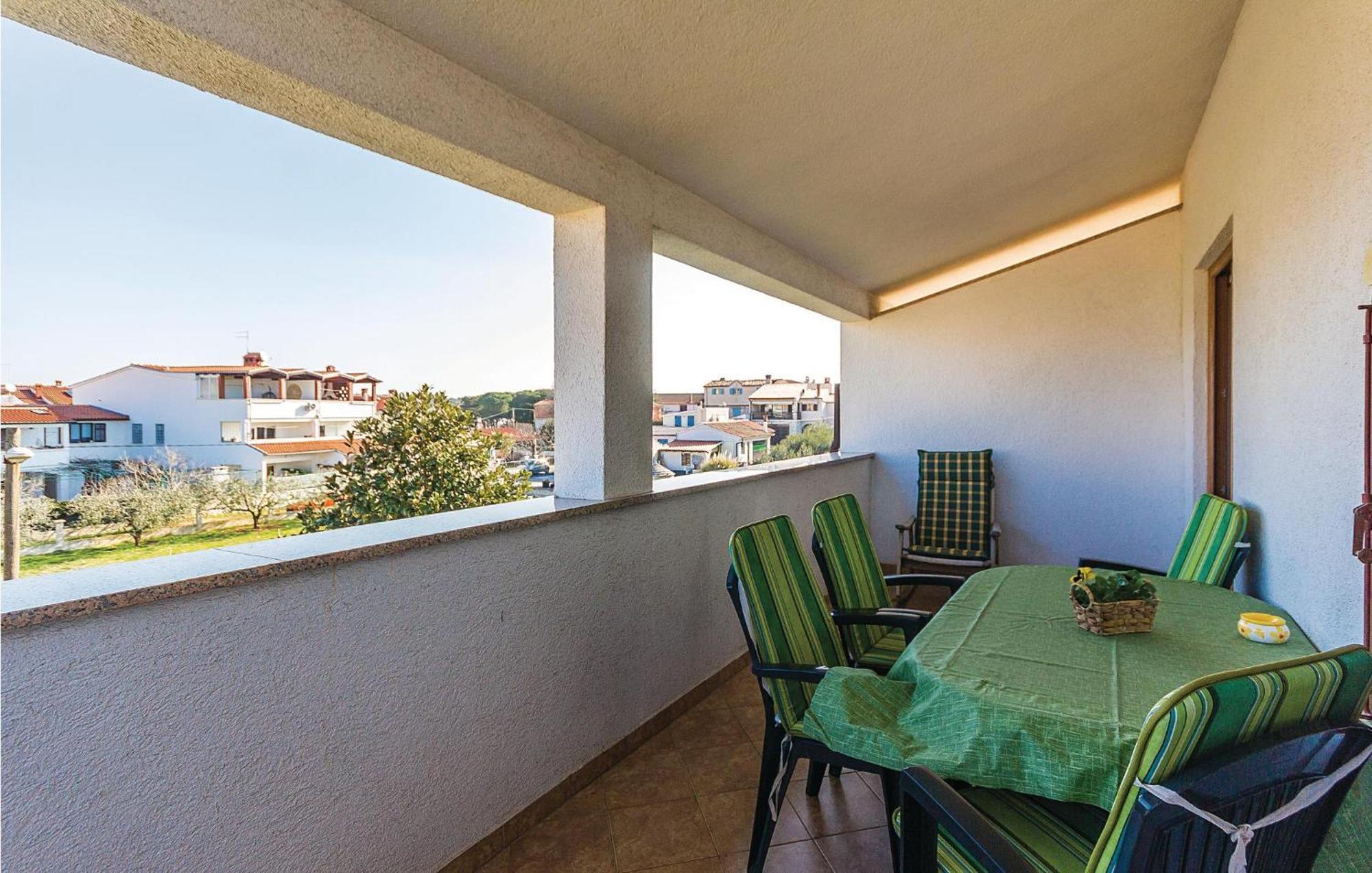 Beautiful Apartment In Pula With Kitchen Eksteriør billede
