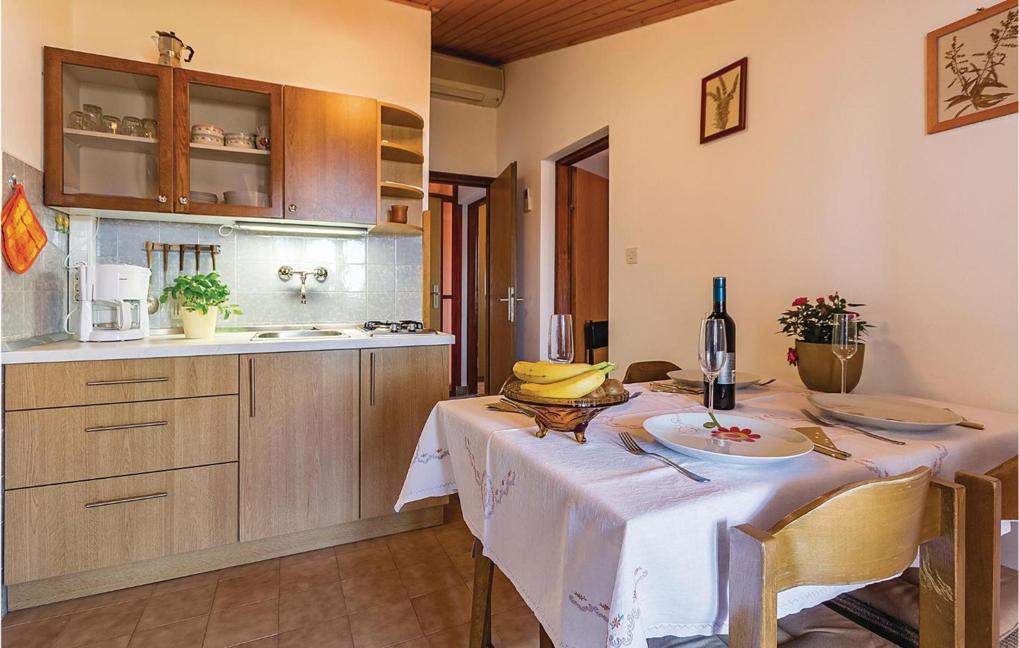 Beautiful Apartment In Pula With Kitchen Eksteriør billede